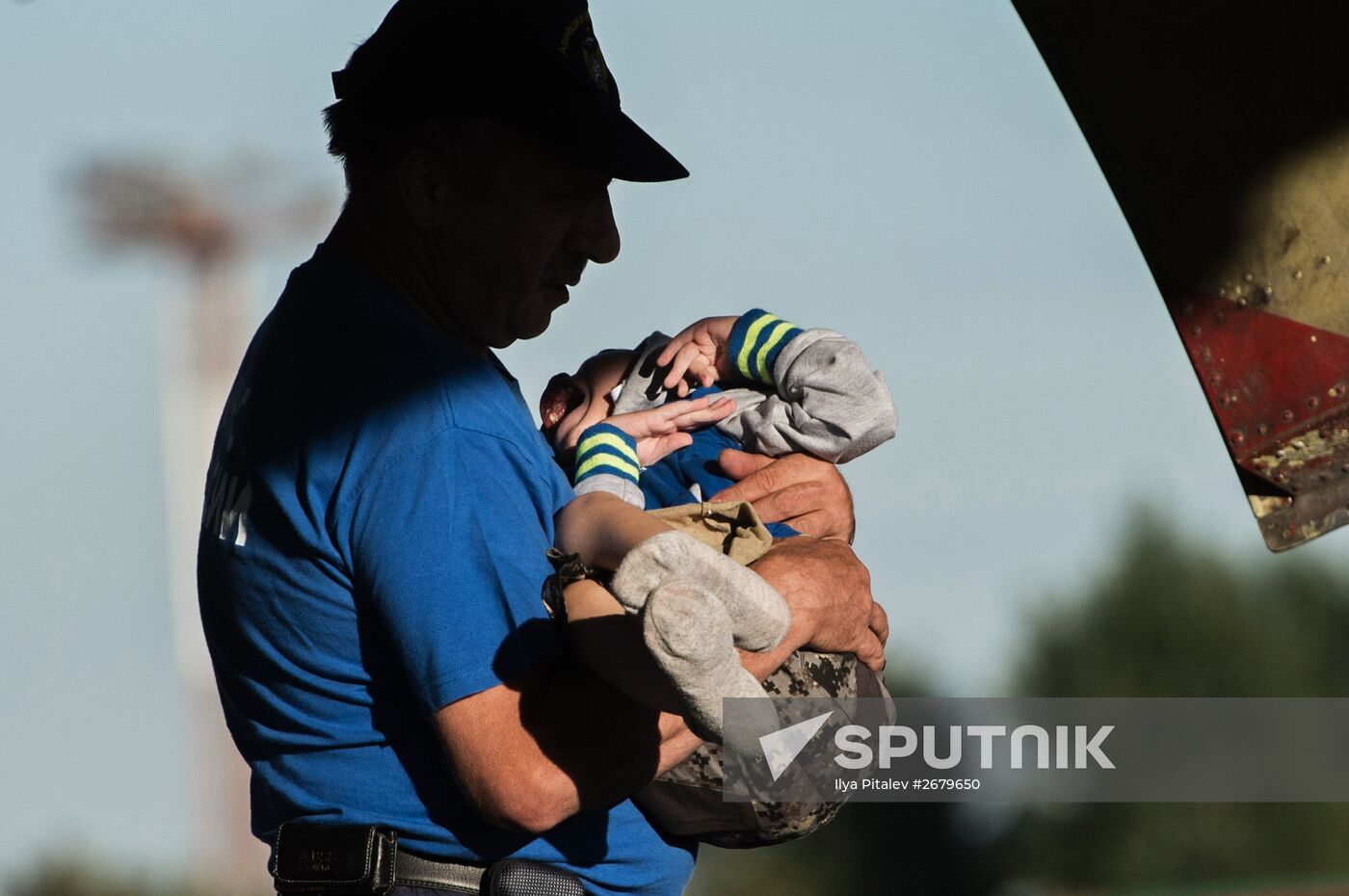 Severely ill children from southeastern Ukraine flown to Moscow by Emergencies Ministry
