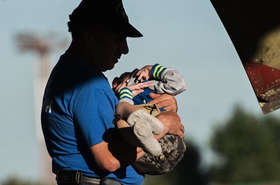 Severely ill children from southeastern Ukraine flown to Moscow by Emergencies Ministry