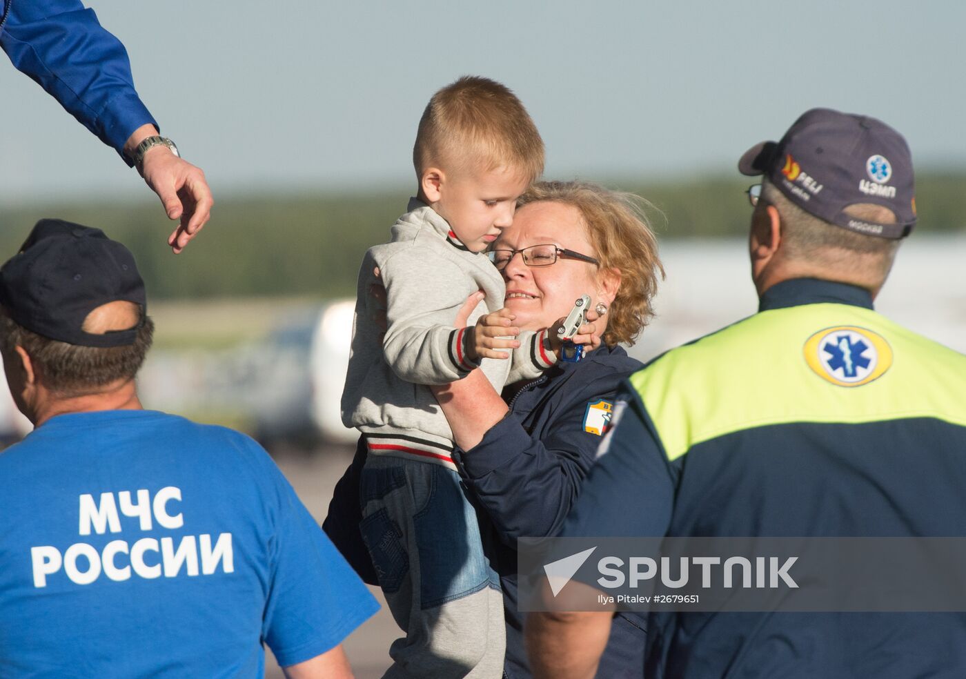 Severely ill children from southeastern Ukraine flown to Moscow by Emergencies Ministry