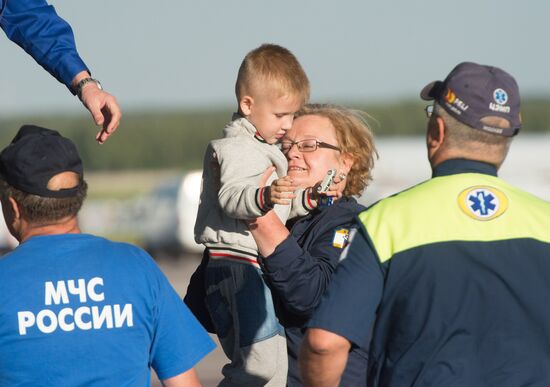 Severely ill children from southeastern Ukraine flown to Moscow by Emergencies Ministry