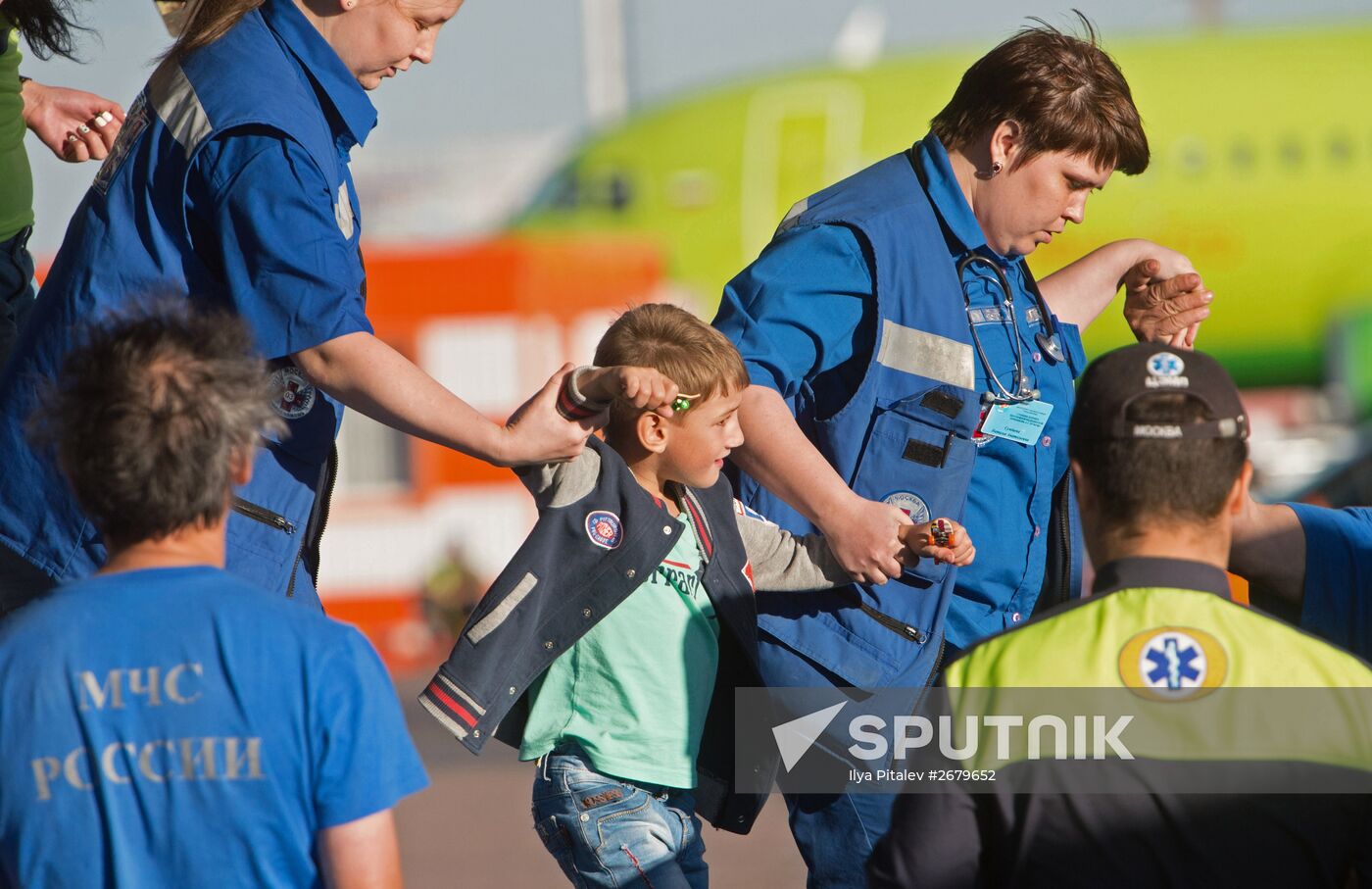 Severely ill children from southeastern Ukraine flown to Moscow by Emergencies Ministry