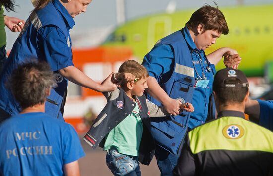 Severely ill children from southeastern Ukraine flown to Moscow by Emergencies Ministry