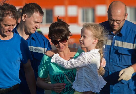 Severely ill children from southeastern Ukraine flown to Moscow by Emergencies Ministry