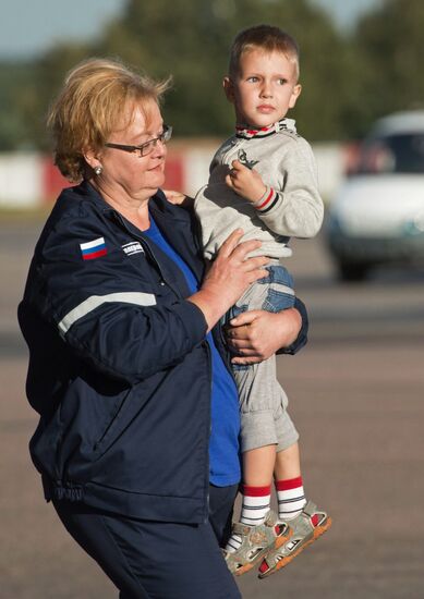 Severely ill children from southeastern Ukraine flown to Moscow by Emergencies Ministry