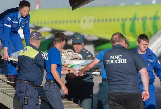 Severely ill children from southeastern Ukraine flown to Moscow by Emergencies Ministry