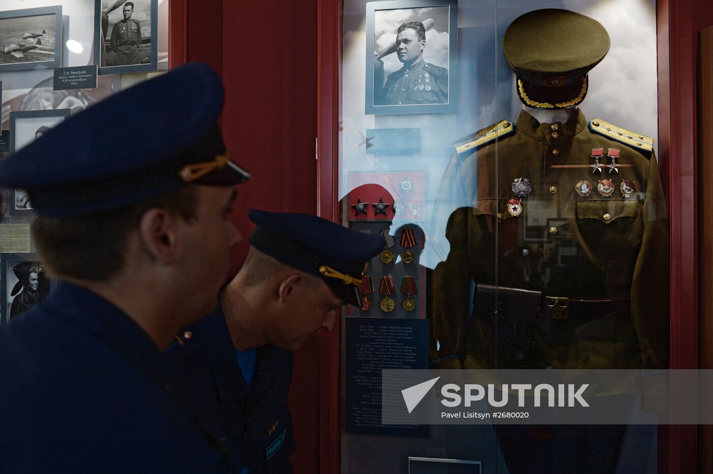Unveiling a memorial to pilot Grigory Rechkalov in the Sverdlovsk Region