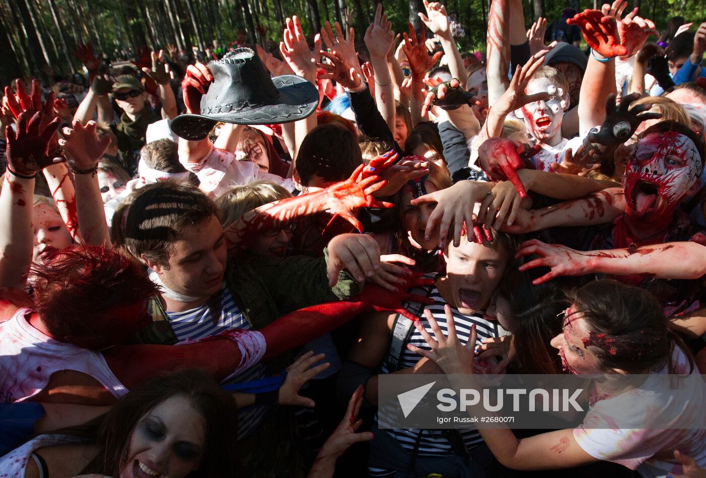 Zombie Mob 7 flashmob in St.-Petersburg