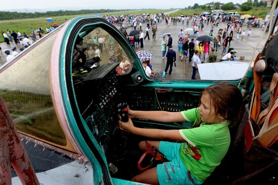 Open day at Tsentralnaya Uglovaya military airfield in Primorye Territory