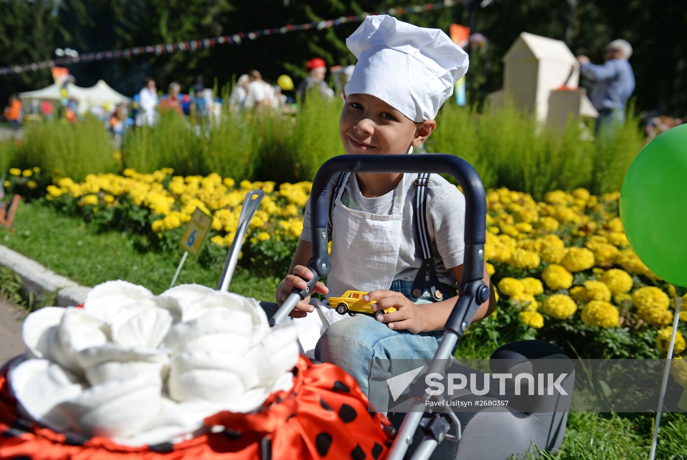 Stroller parade in Yekaterinburg