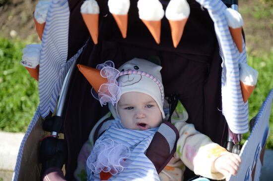 Stroller parade in Yekaterinburg