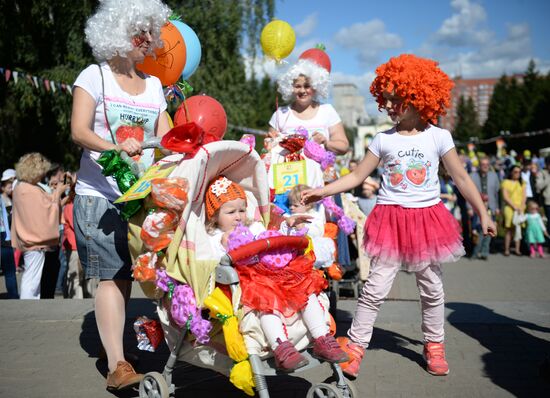 Stroller parade in Yekaterinburg