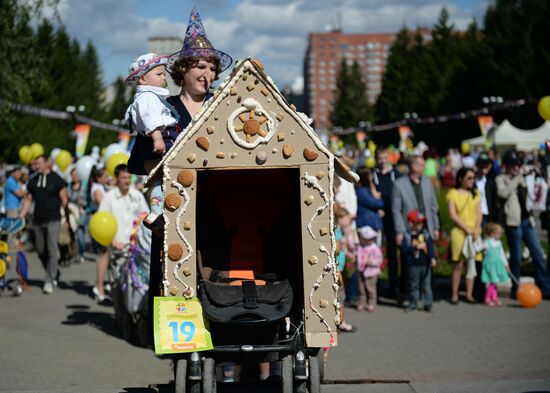 Stroller parade in Yekaterinburg