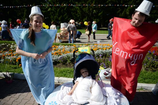 Stroller parade in Yekaterinburg