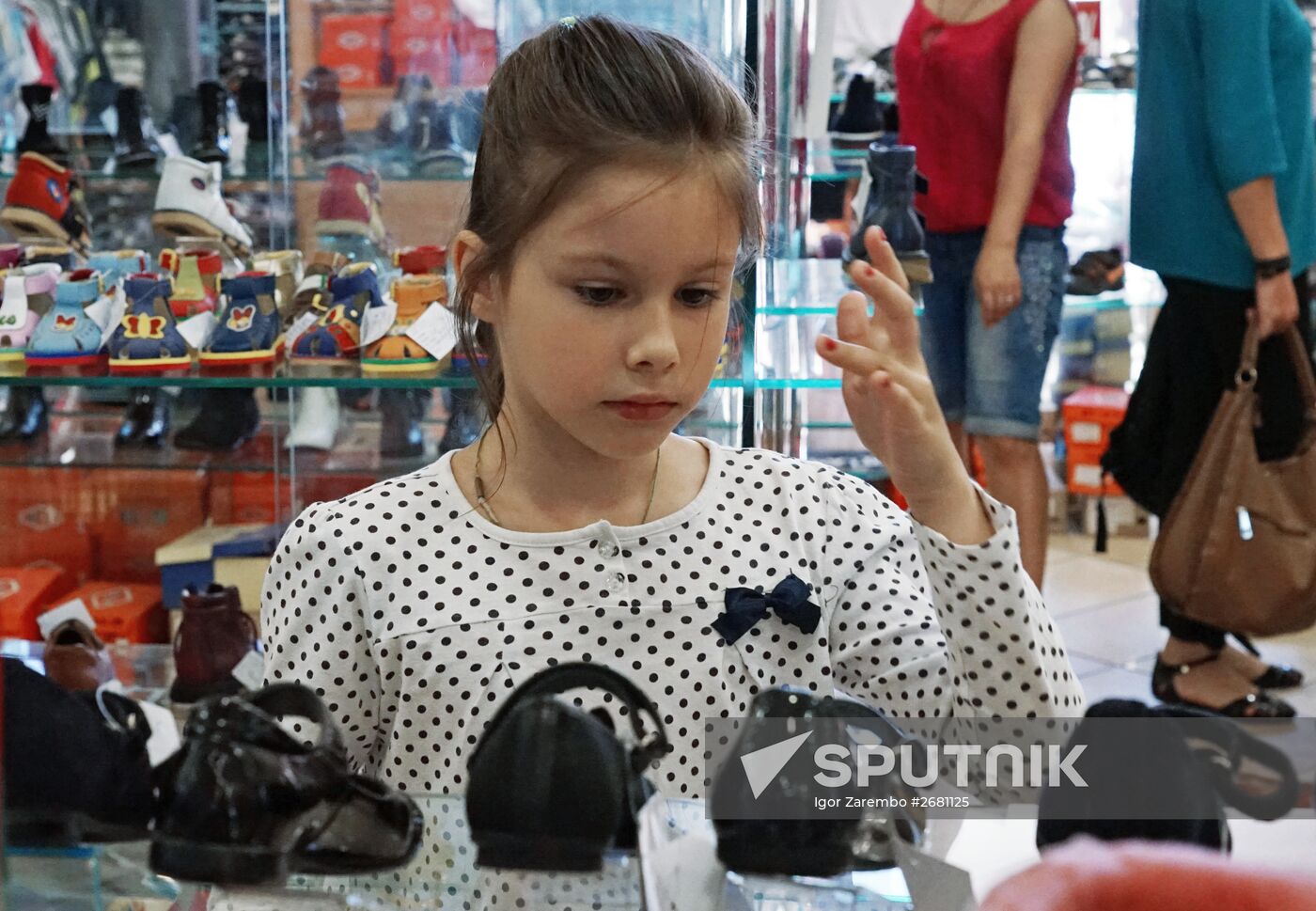 Schoolchildren prepare for new academic year in Kaliningrad