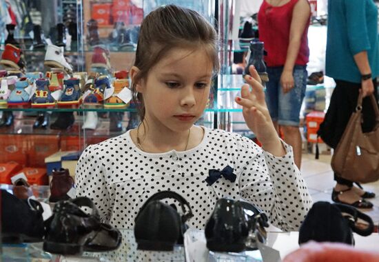 Schoolchildren prepare for new academic year in Kaliningrad