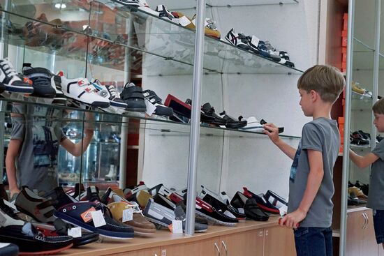 Schoolchildren prepare for new academic year in Kaliningrad