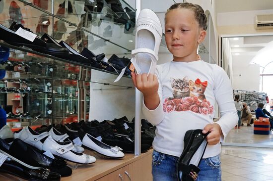 Schoolchildren prepare for new academic year in Kaliningrad