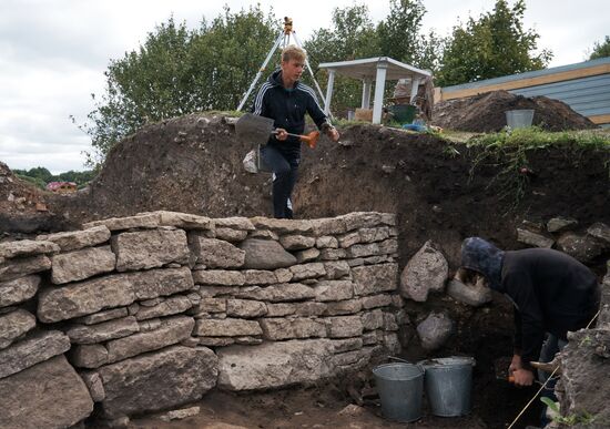 Archaeologists find a hoard dating back to Ivan the Terrible times in Old Ladoga Fortressthe Old