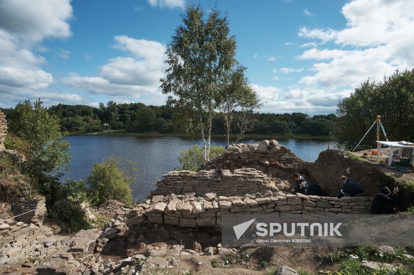 Archaeologists find a hoard dating back to Ivan the Terrible times in Old Ladoga Fortressthe Old