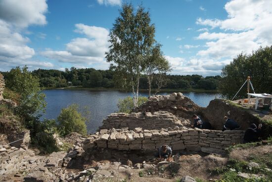 Archaeologists find a hoard dating back to Ivan the Terrible times in Old Ladoga Fortressthe Old