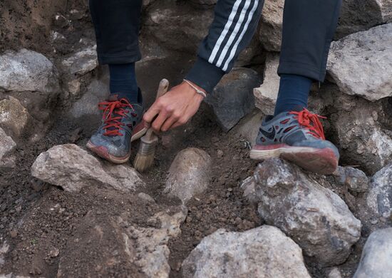 Archaeologists find a hoard dating back to Ivan the Terrible times in Old Ladoga Fortressthe Old