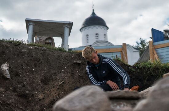 Archaeologists find a hoard dating back to Ivan the Terrible times in Old Ladoga Fortressthe Old