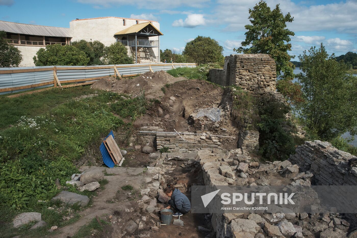 Archaeologists find a hoard dating back to Ivan the Terrible times in Old Ladoga Fortressthe Old