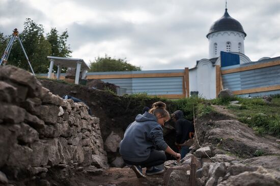 Archaeologists find a hoard dating back to Ivan the Terrible times in Old Ladoga Fortressthe Old