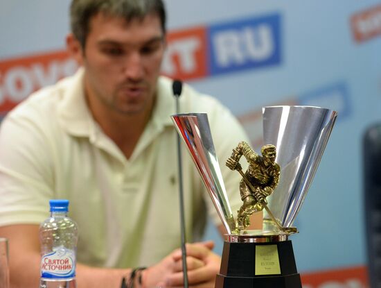 Alexander Ovechkin receives Kharlamov Trophy