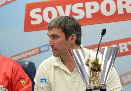 Alexander Ovechkin awarded with Kharlamov Trophy