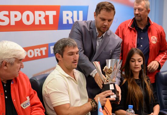 Alexander Ovechkin awarded with Kharlamov Trophy