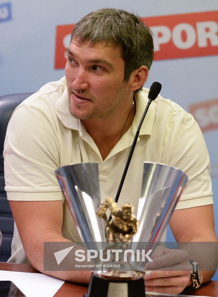 Alexander Ovechkin awarded with Kharlamov Trophy