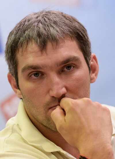 Alexander Ovechkin awarded with Kharlamov Trophy