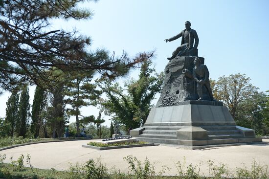 Russian President Vladimir Putin and Prime Minister Dmitry Medvedev visit Crimea