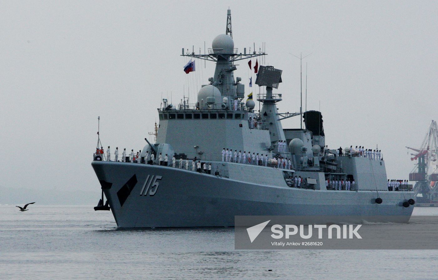Welcoming Chinese warships in Vladivostok
