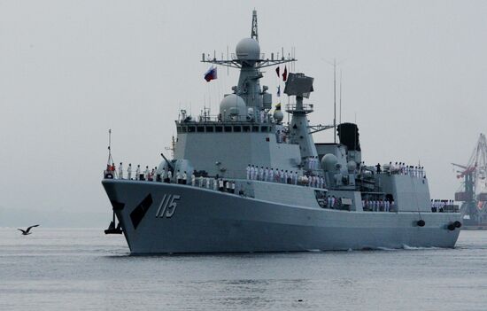 Welcoming Chinese warships in Vladivostok