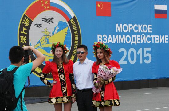 Welcoming Chinese warships in Vladivostok