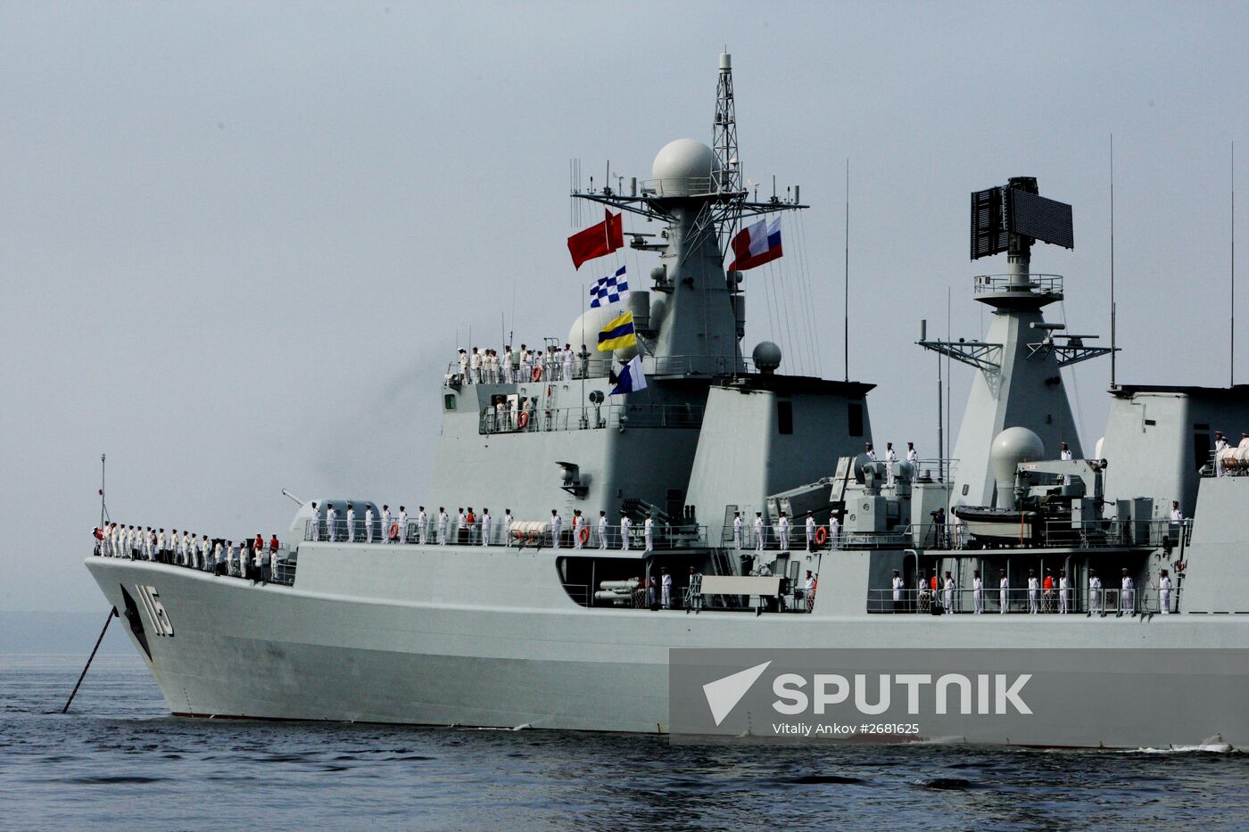 Welcoming Chinese warships in Vladivostok