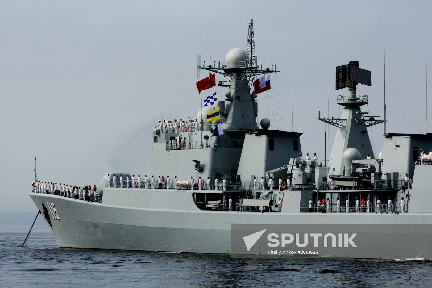 Welcoming Chinese warships in Vladivostok