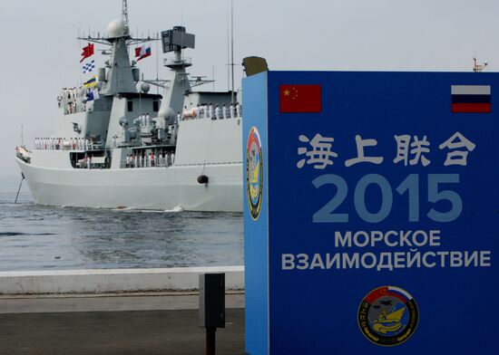 Welcoming Chinese warships in Vladivostok