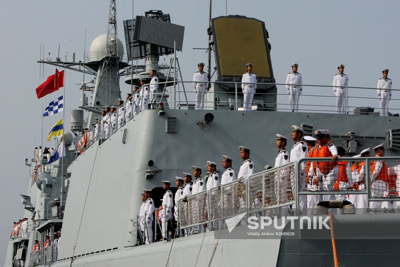 Welcoming Chinese warships in Vladivostok