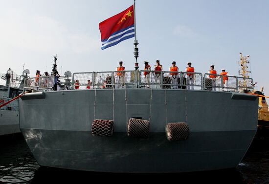 Welcoming Chinese warships in Vladivostok