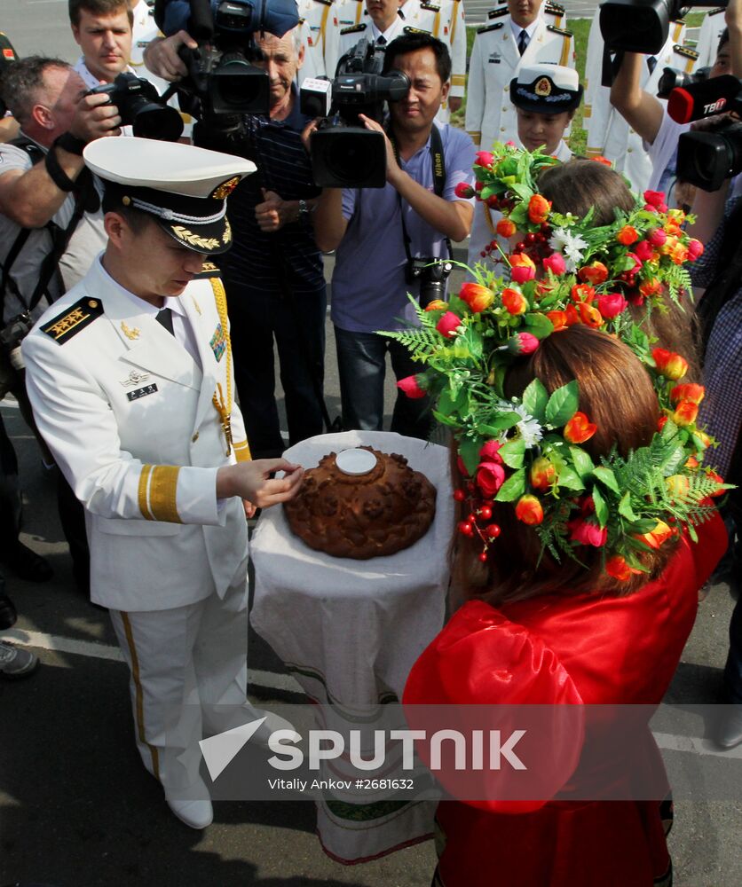 Welcoming Chinese warships in Vladivostok