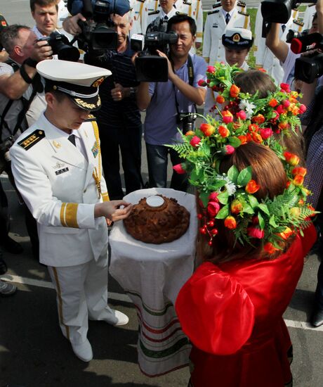 Welcoming Chinese warships in Vladivostok