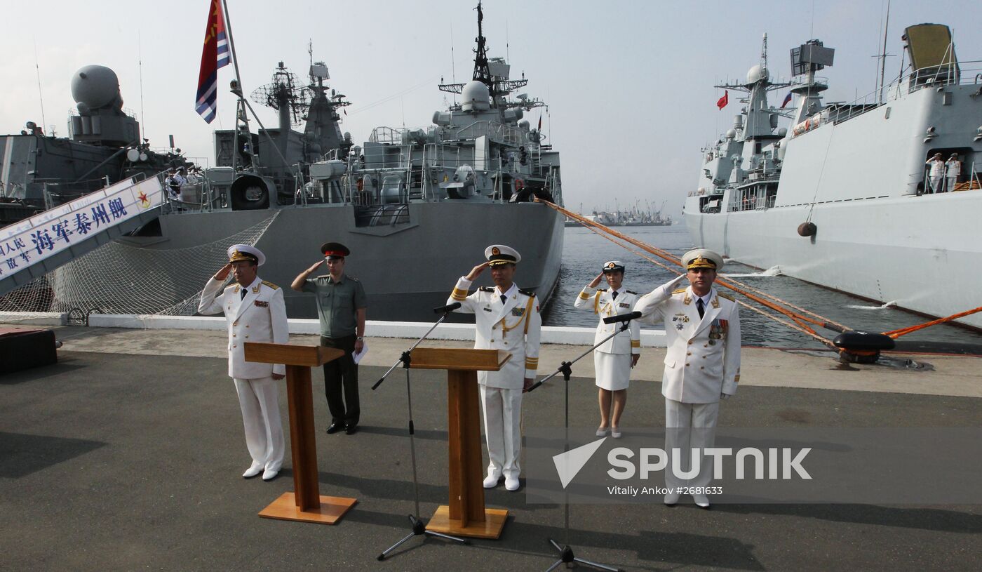 Welcoming Chinese warships in Vladivostok
