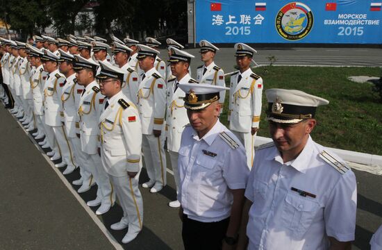 Welcoming Chinese warships in Vladivostok