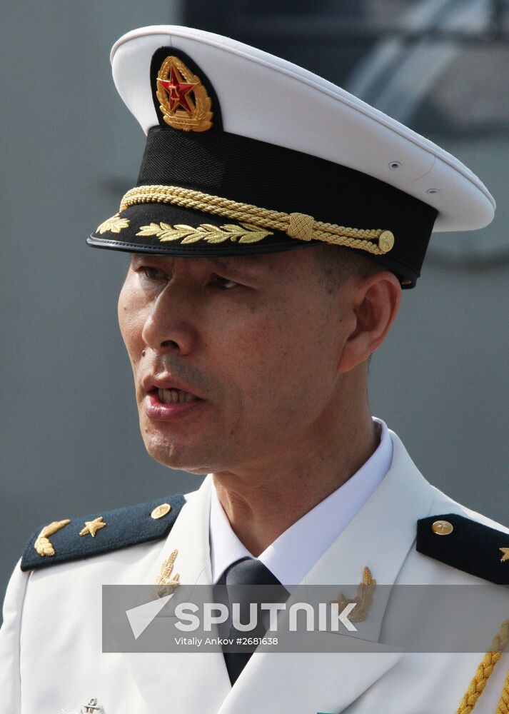 Welcoming Chinese warships in Vladivostok