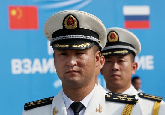 Welcoming Chinese warships in Vladivostok