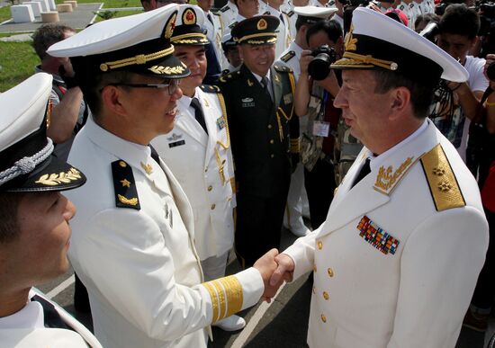 Welcoming Chinese warships in Vladivostok