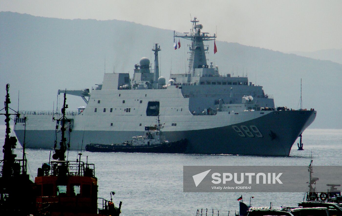 Welcoming Chinese warships in Vladivostok